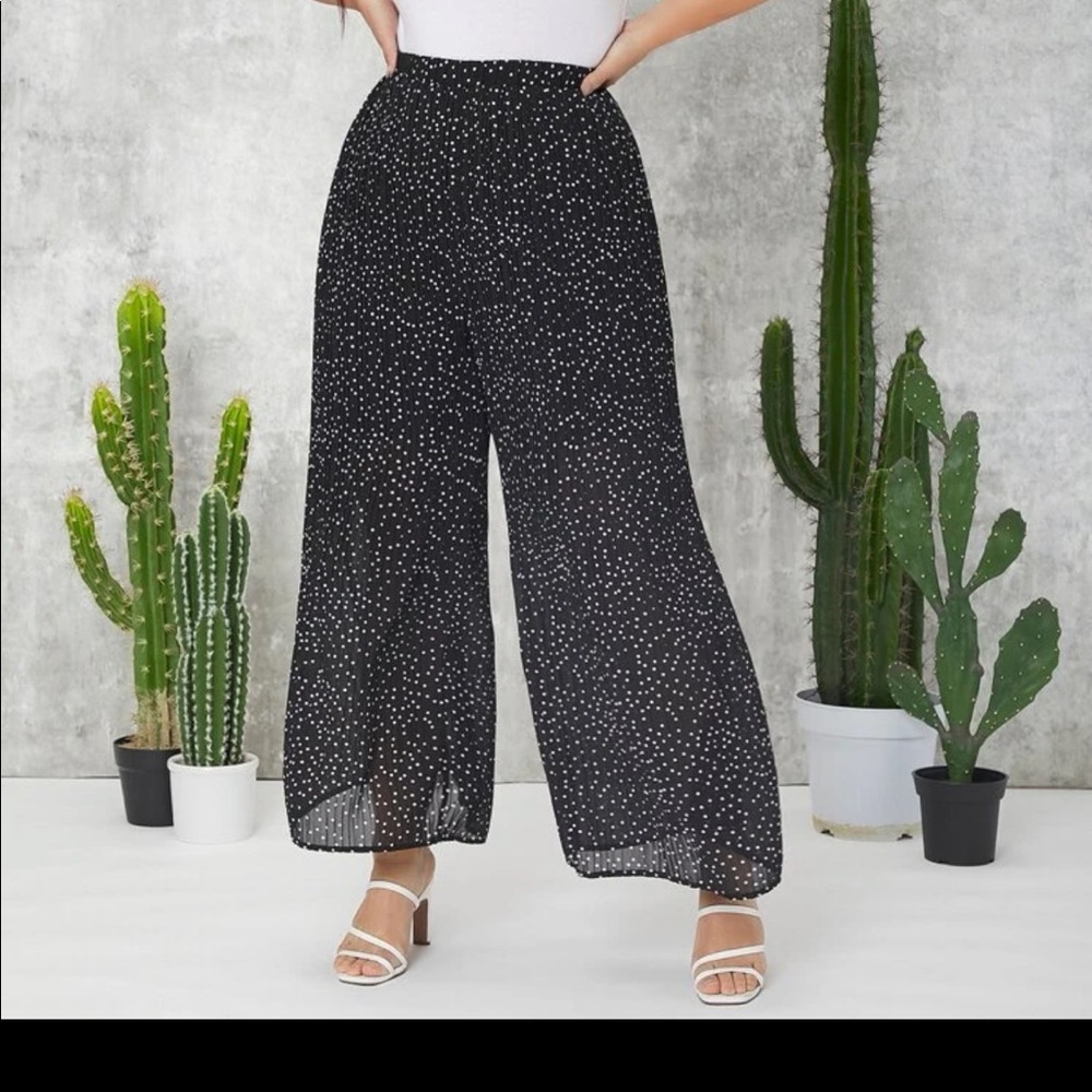 Wide leg black and white polka dot plisse high waisted pants new without tags